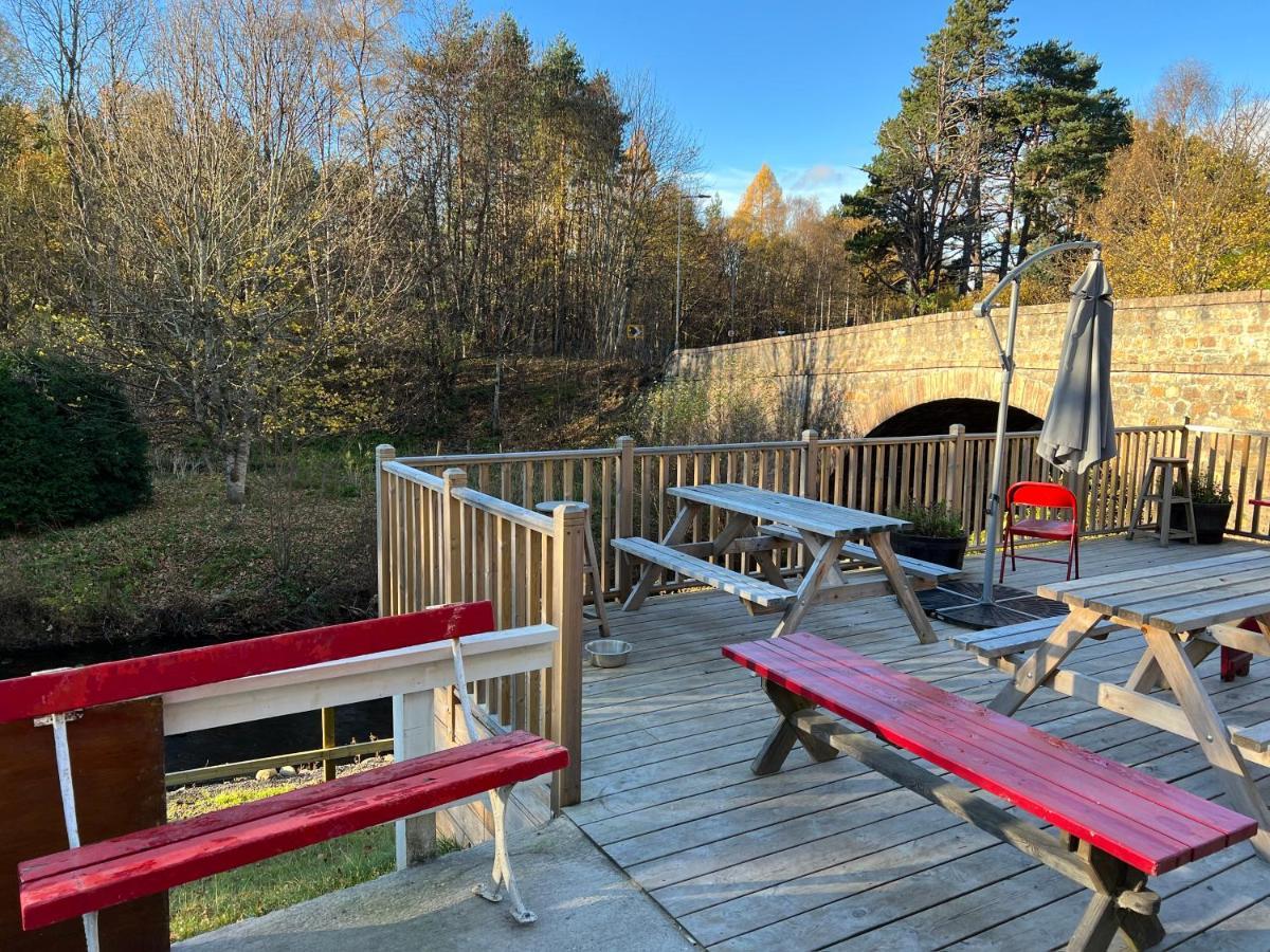 The Fiddichside Inn Aberlour Buitenkant foto